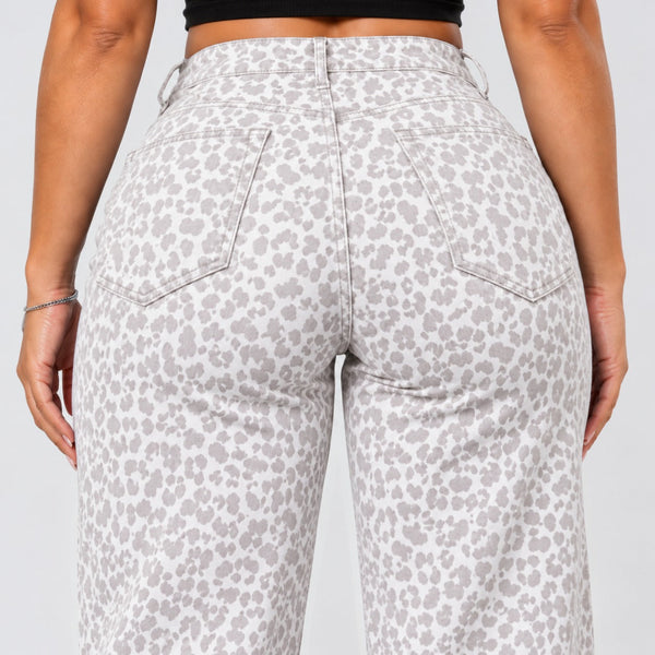 White Leopard jeans, Back close-up